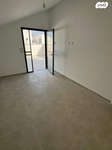 גג/ פנטהאוז, משה וילנסקי, נווה זמר, רעננה