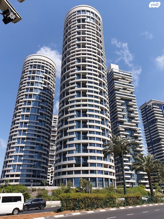 דירה, ניסים אלוני, צמרות איילון, פארק צמרת, תל אביב יפו