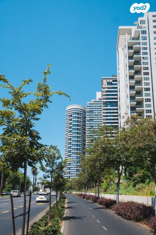 דירה, ניסים אלוני, צמרות איילון, פארק צמרת, תל אביב יפו