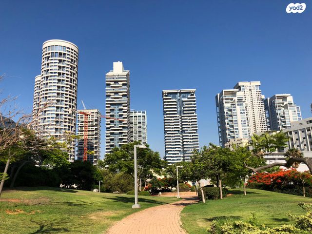 דירה, ניסים אלוני, צמרות איילון, פארק צמרת, תל אביב יפו