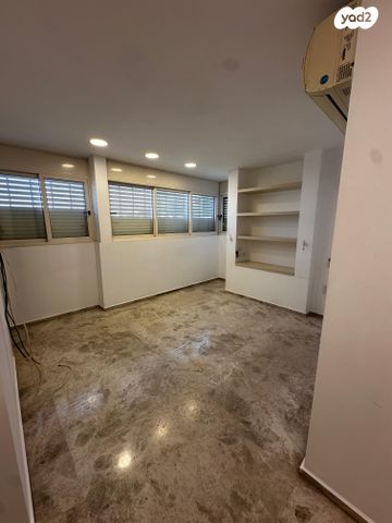 גג/ פנטהאוז, ידע עם, חרוזים, רמת גן