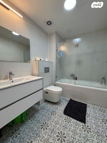 דירה, ישראל טל, מונטיפיורי, הרכבת, תל אביב יפו