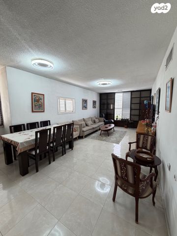 דירה, דב הוז, כפר גנים א, פתח תקווה