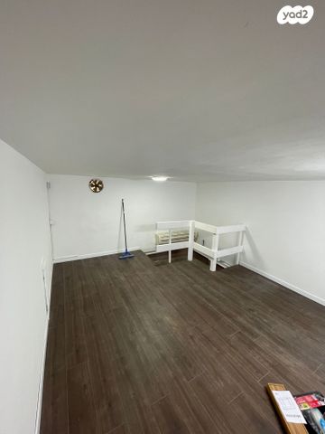 קליניקות, שדרות ביאליק, אלון, רמת השרון