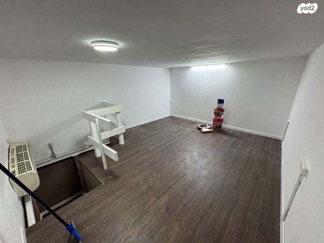 קליניקות, שדרות ביאליק, אלון, רמת השרון