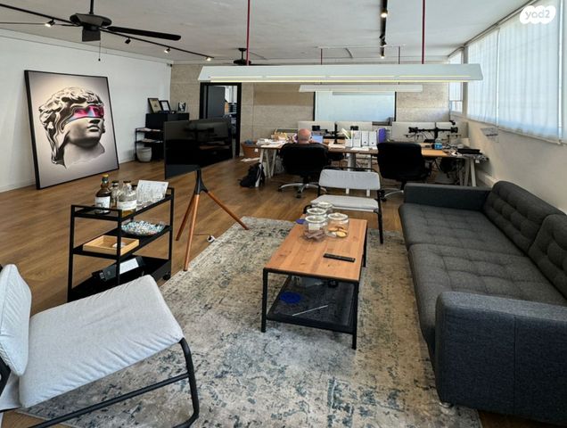 מונטיפיורי, הרכבת