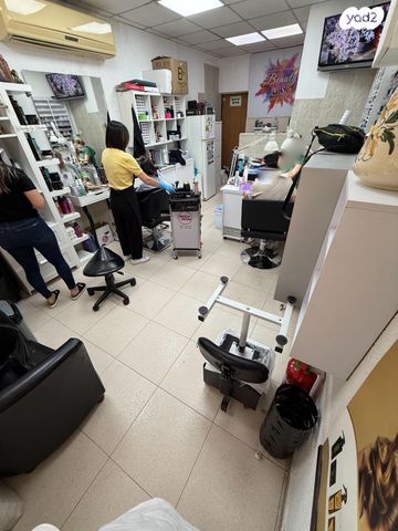 חנויות/ שטח מסחרי, דרך עכו חיפה 197, אביבים, קרית מוצקין