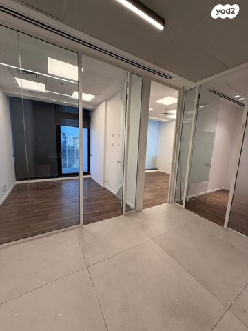 משרדים, דרך זאב ז'בוטינסקי, פתח תקווה