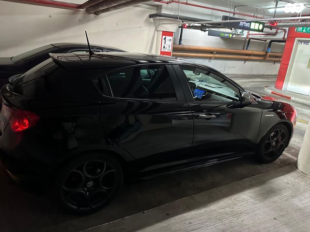 אלפא רומיאו ג'ולייטה