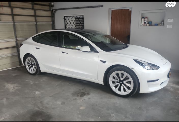 מודעת רכב טסלה מודל 3