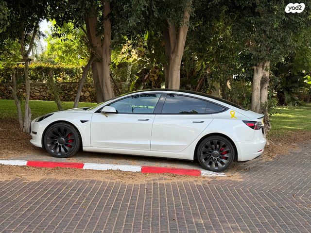 מודעת רכב טסלה מודל 3