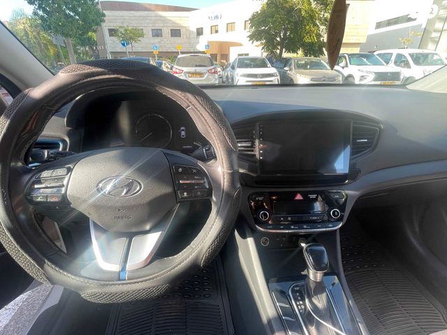 יונדאי איוניק