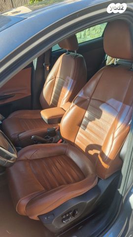 מודעת רכב אלפא רומיאו ג'ולייטה