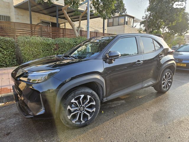 טויוטה יאריס קרוס