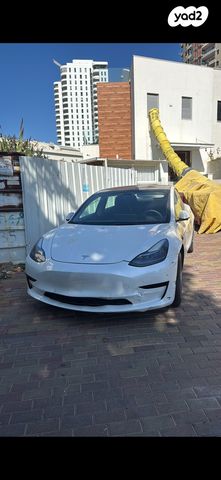 מודעת רכב טסלה מודל 3