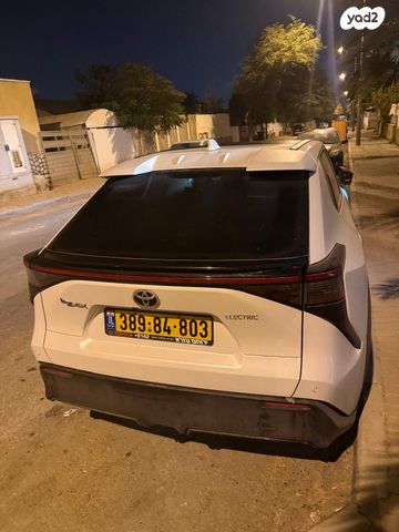טויוטה bZ4X