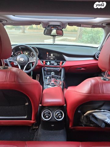 אלפא רומיאו ג'וליה