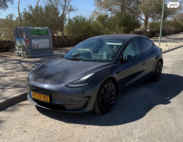 מודעת רכב טסלה מודל 3