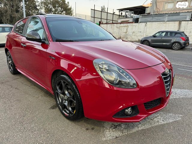 מודעת רכב אלפא רומיאו ג'ולייטה