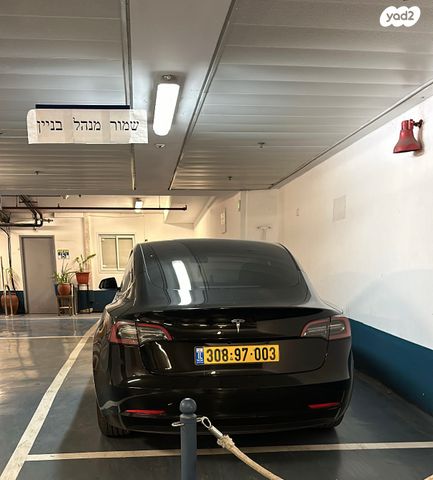 מודעת רכב טסלה מודל 3