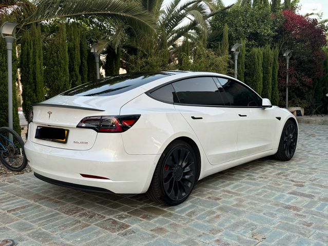 מודעת רכב טסלה מודל 3