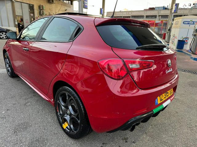 אלפא רומיאו ג'ולייטה