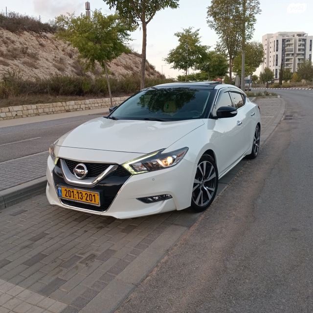 ניסאן מקסימה
