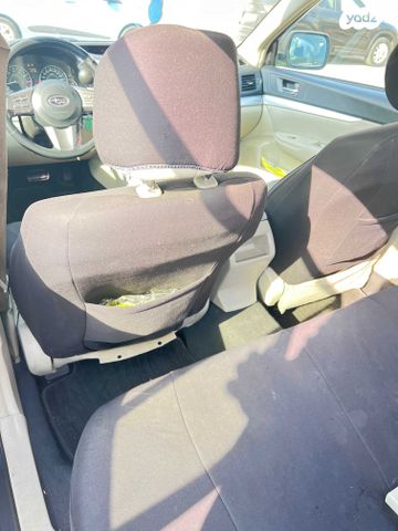 סובארו B4/לגאסי