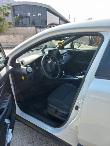 מודעת רכב טויוטה C-HR