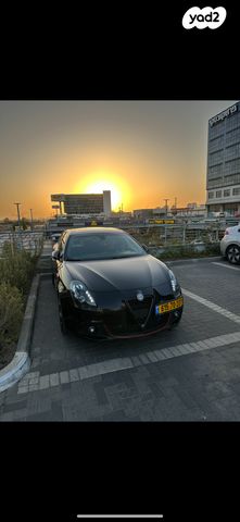מודעת רכב אלפא רומיאו ג'ולייטה