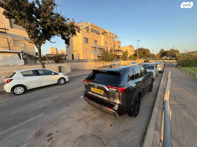 טויוטה RAV4