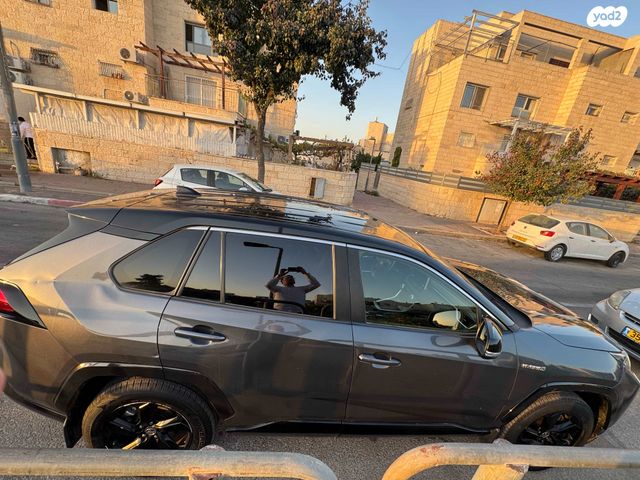 טויוטה RAV4