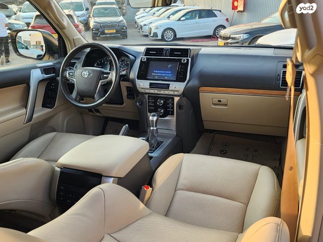 טויוטה לנד קרוזר