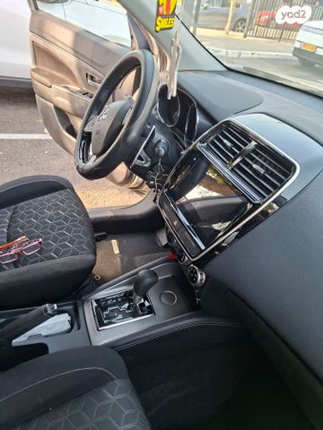 מודעת רכב מיצובישי ASX