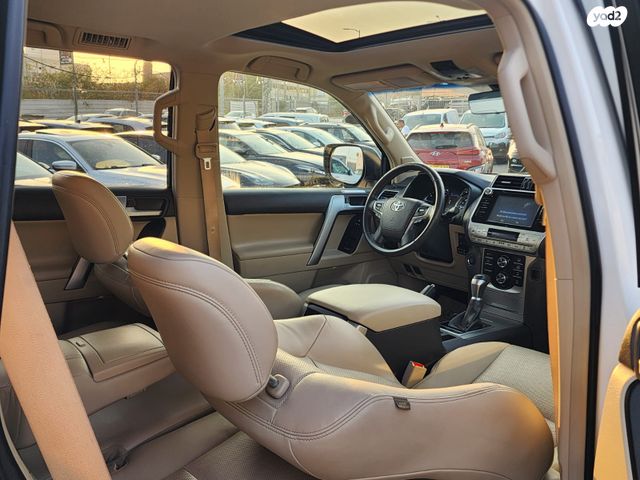 טויוטה לנד קרוזר