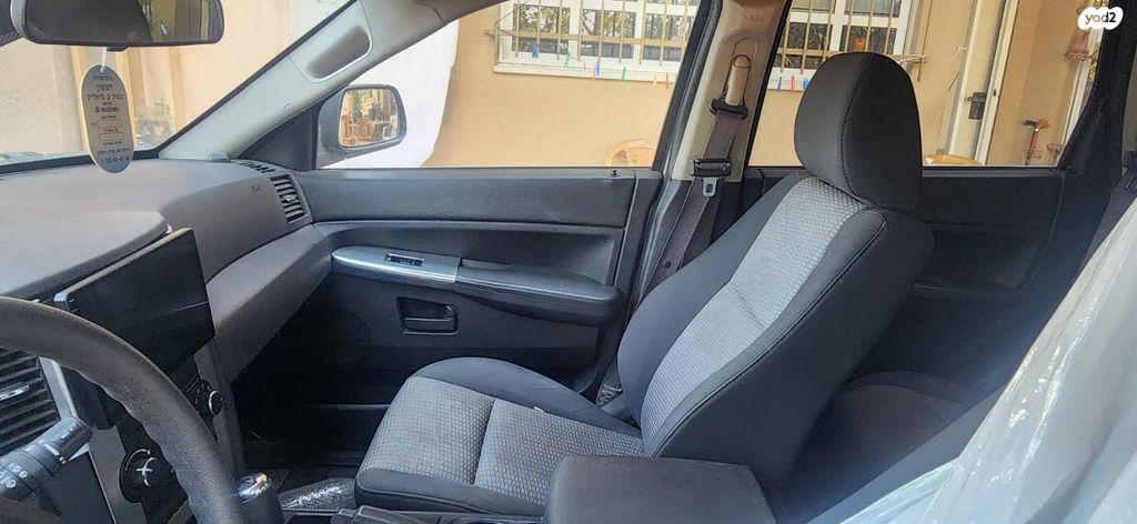 מודעת רכב ג'יפ גרנד צ'ירוקי