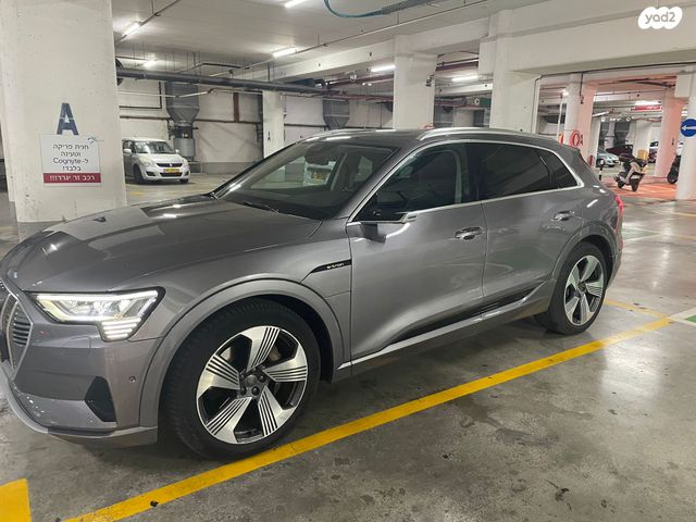מודעת רכב אאודי E-tron