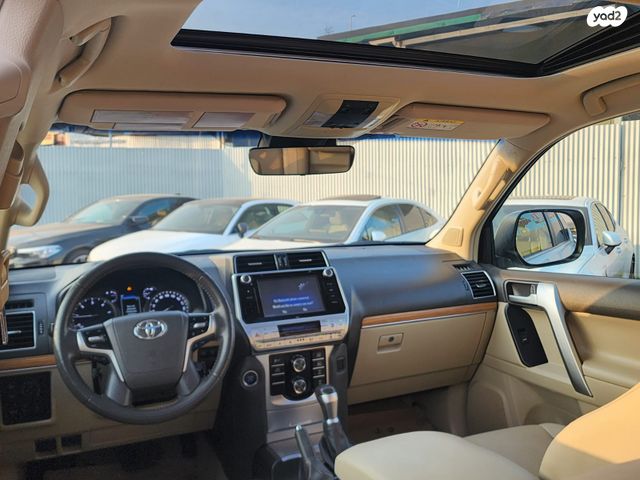 טויוטה לנד קרוזר