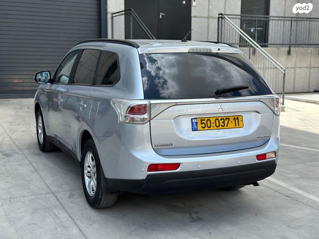 מיצובישי אאוטלנדר