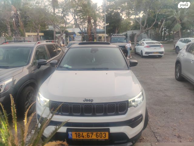מודעת רכב ג'יפ קומפאס