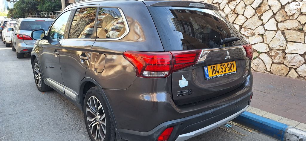 מיצובישי אאוטלנדר