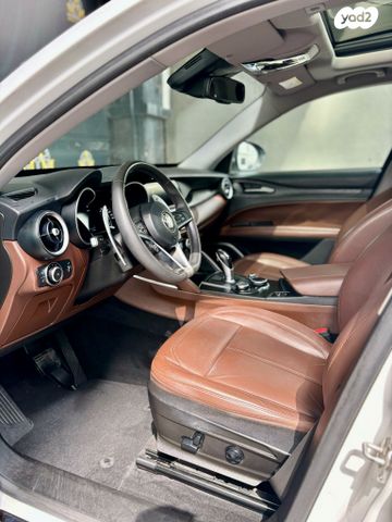 אלפא רומיאו סטלביו