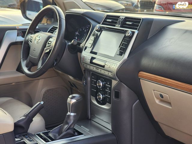 טויוטה לנד קרוזר