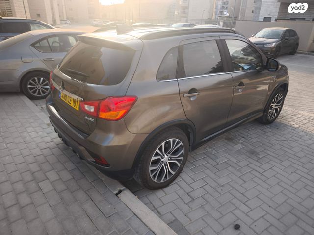 מודעת רכב מיצובישי ASX