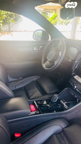 מודעת רכב וולוו XC40