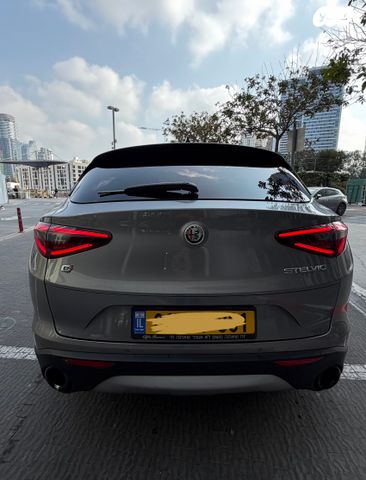 אלפא רומיאו סטלביו