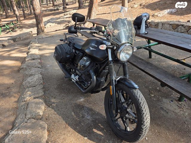 מוטוגוצי V7 Stone ABS