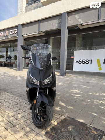 מודעת רכב סאן יאנג ג'וי-מקס Z-300