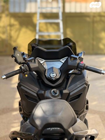 סאן יאנג קרוזים 300