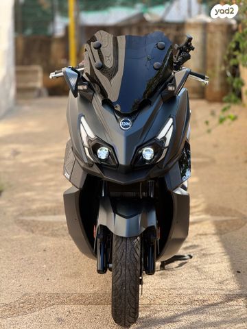 סאן יאנג קרוזים 300